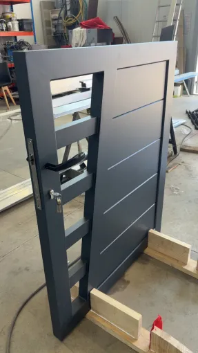 Fabrication et pose d'un portail motorisé et d'un portillon, Dax, HP DESIGN