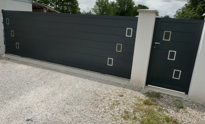 Fabrication et pose d'un portail motorisé et d'un portillon en aluminium, Dax, HP DESIGN