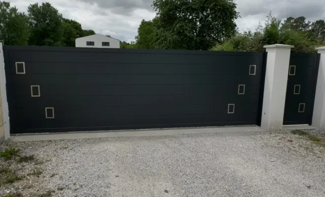 Fabrication et pose d'un portail motorisé et d'un portillon en aluminium, Dax, HP DESIGN
