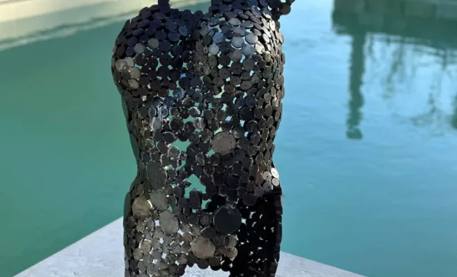 ce buste féminin en acier soudé, design et artistique, qui sublime désormais la piscine d'un client. L'art rencontre l'élégance !, Dax, HP DESIGN